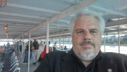 Me in St. Paul MN doing a Mississippi river boat cruise for an insurance company out of St. Paul Strolling Magic
